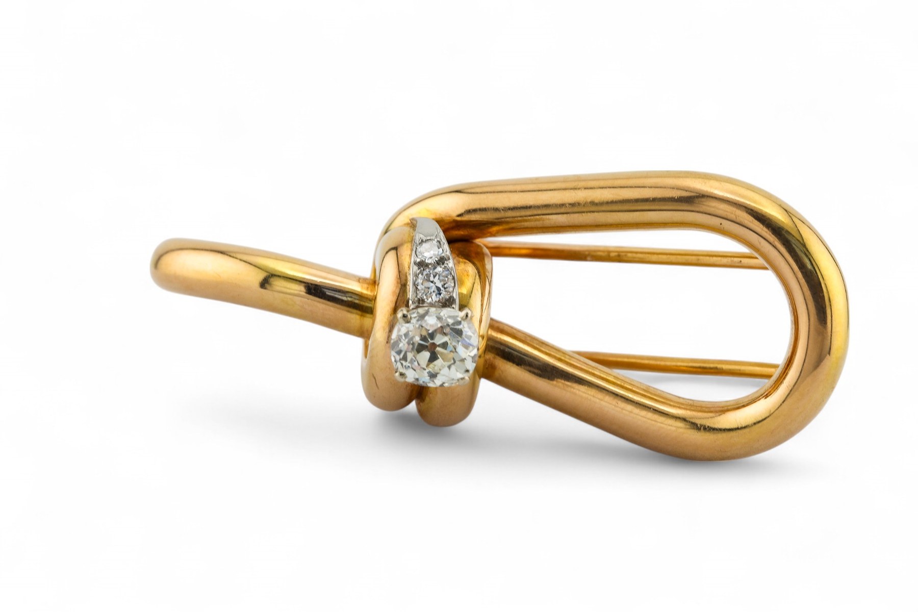 A gold knot brooch set with diamonds